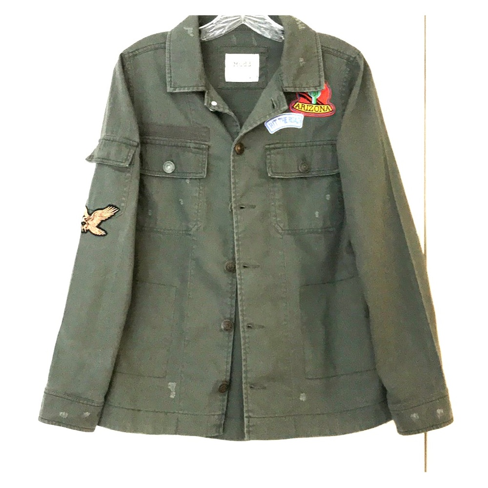 Distressed arm jacket with patches